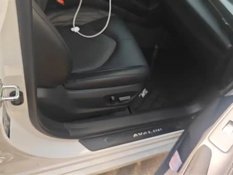 Toyota Avalon 2022 из CN, фото 2