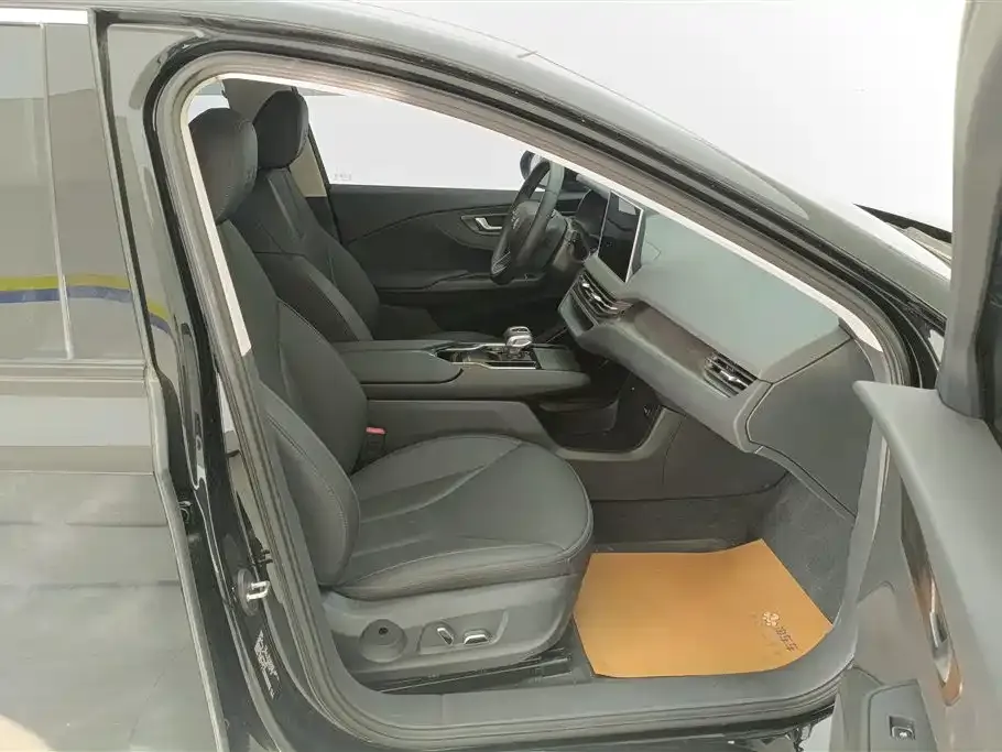 Hongqi E-QM5 2023 из CN, фото 2
