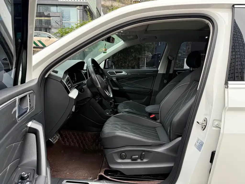 Volkswagen Tiguan L 2021 из CN, фото 4