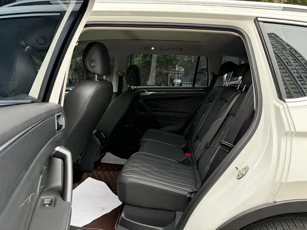Volkswagen Tiguan L 2021 из CN, фото 2