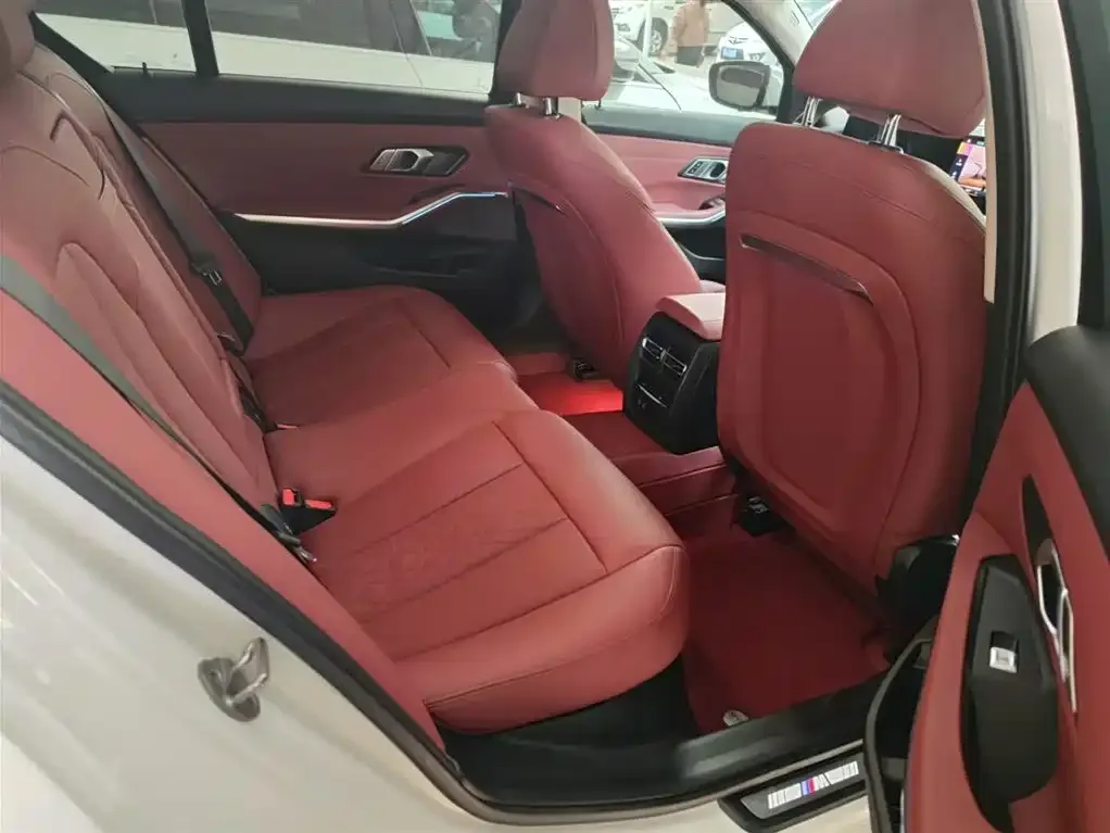 BMW 3 Series 2022 из CN, фото 2
