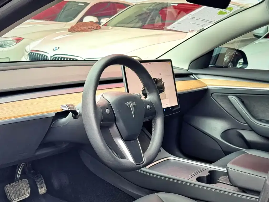 Tesla Model 3 — фото 4