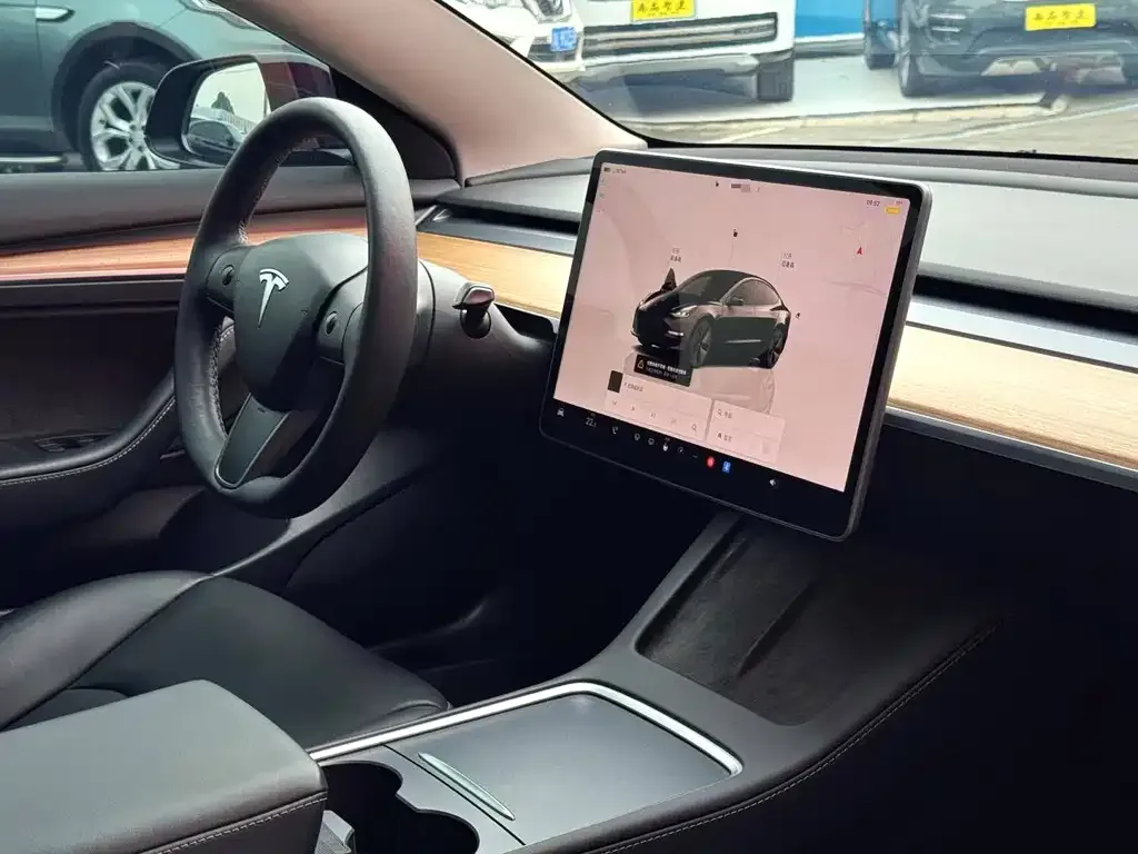 Tesla Model 3 — фото 6