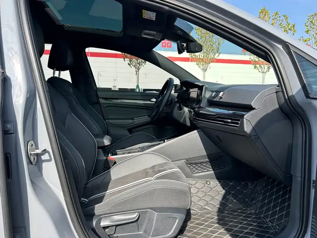 Volkswagen Golf 2021 из CN, фото 10