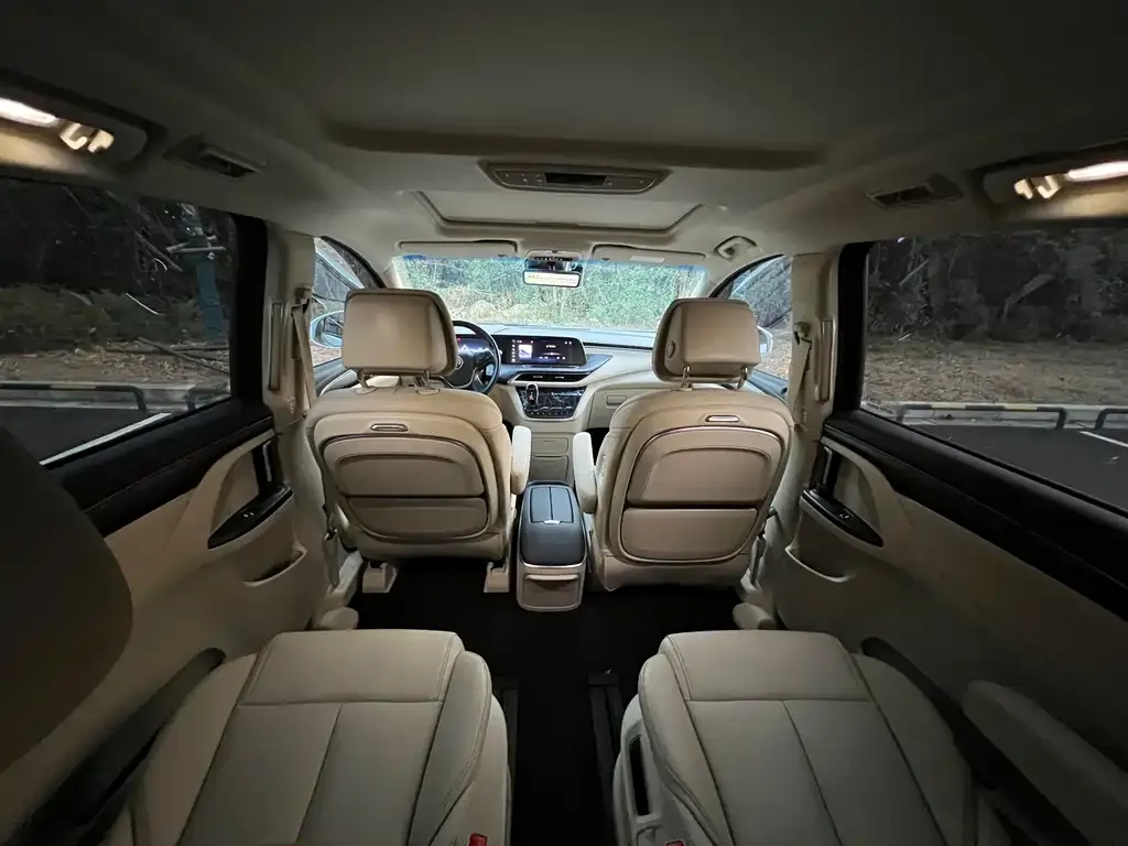 Buick GL8 2024 из CN, фото 2