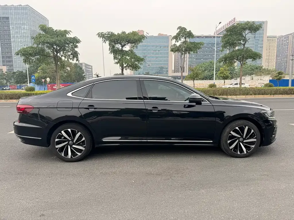 Volkswagen Passat — фото 8