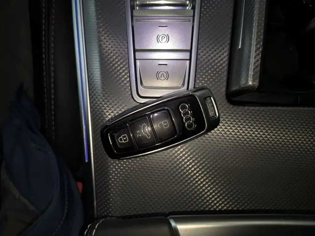 Audi A6L 2024 из CN, фото 3