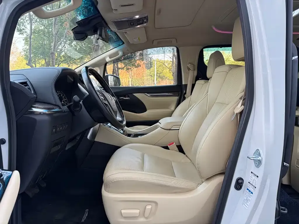 Toyota Vellfire 2022 из CN, фото 4