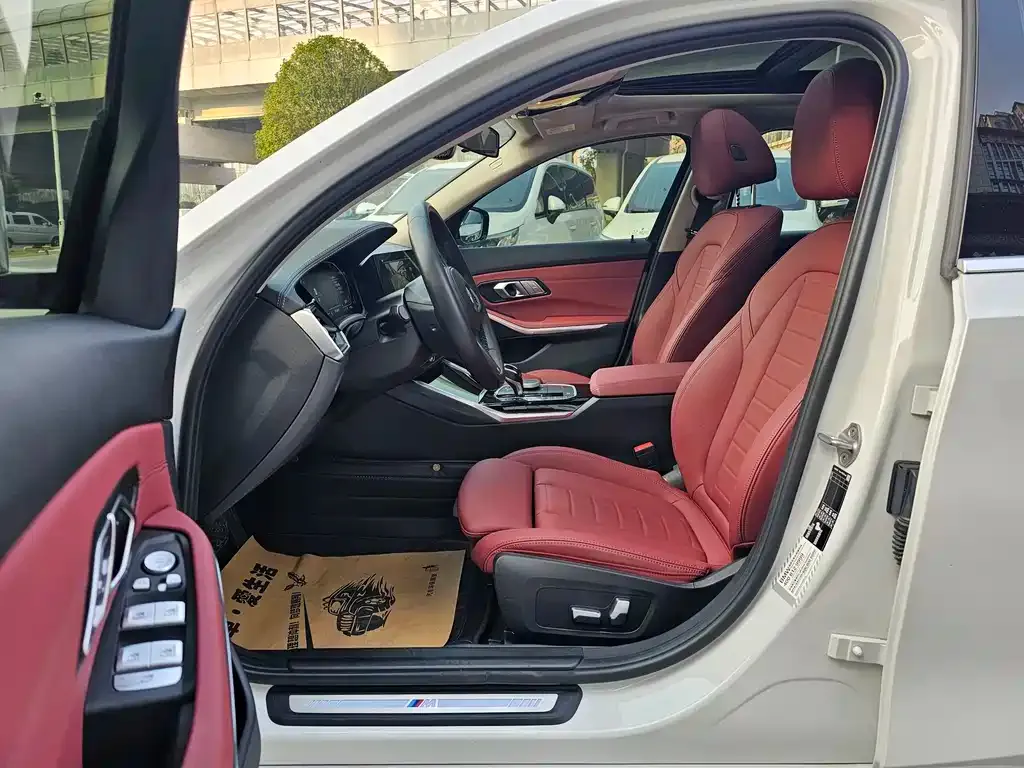 BMW 3 Series 2021 из CN, фото 2