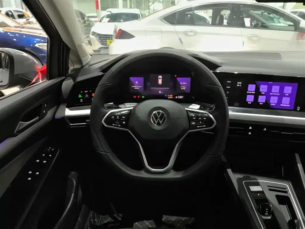 Volkswagen Golf 2024 из CN, фото 8
