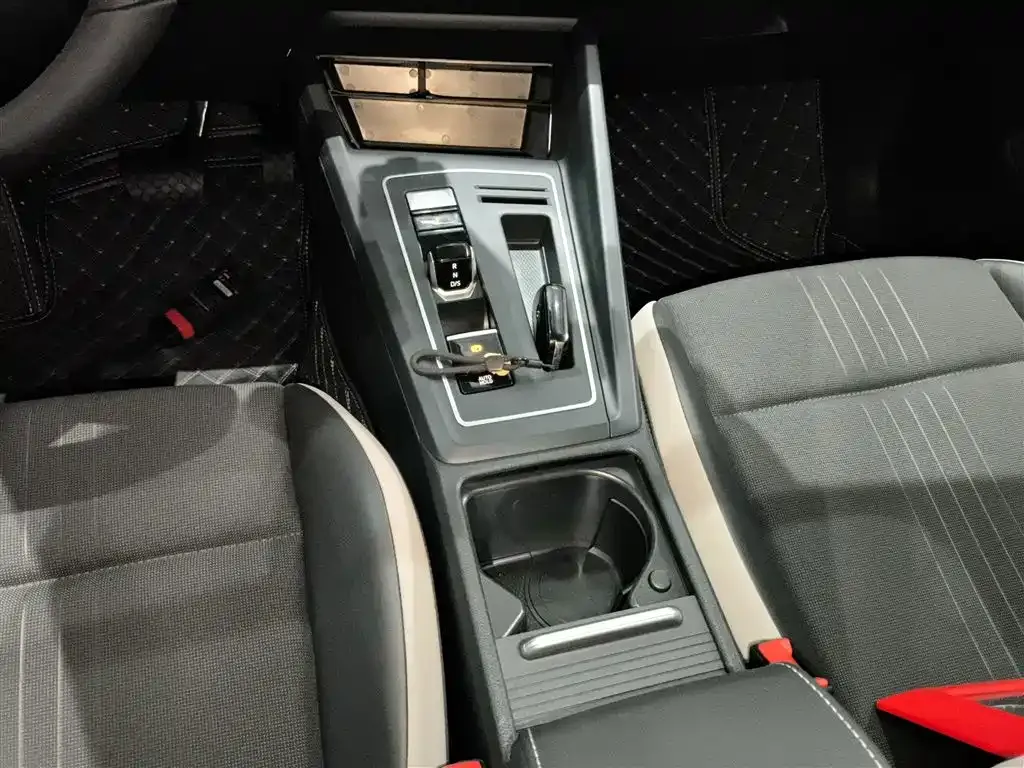 Volkswagen Golf 2024 из CN, фото 7