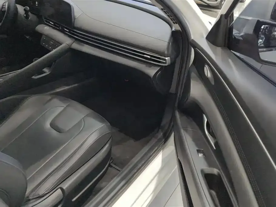 Hyundai Elantra 2022 из CN, фото 8