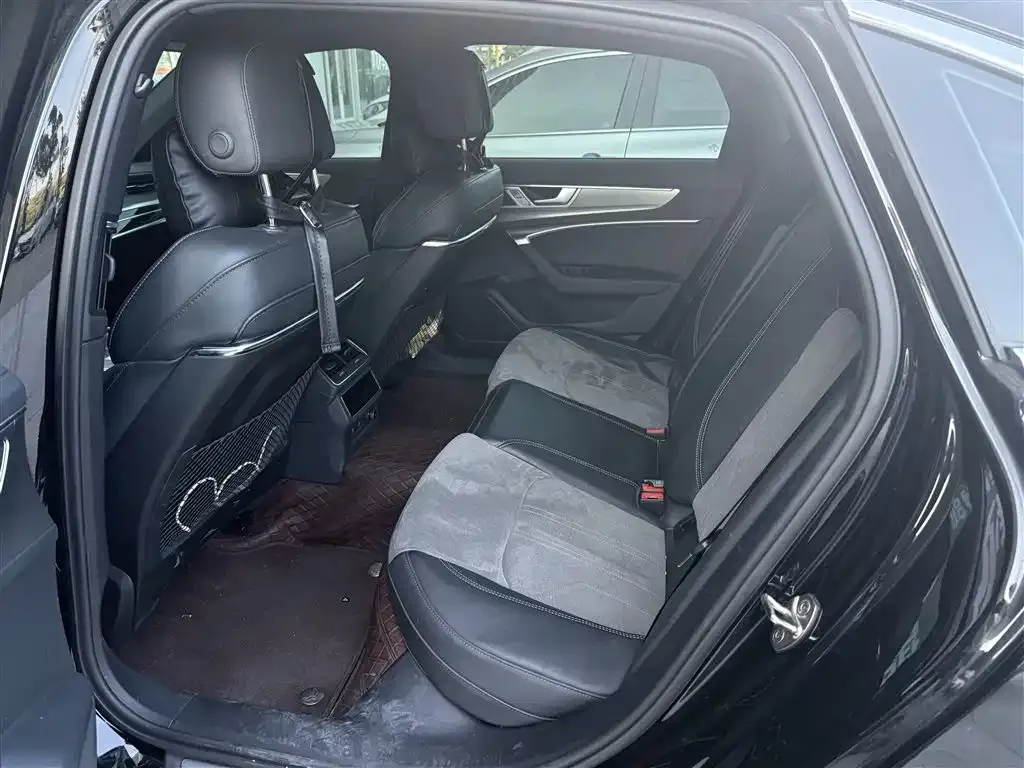 Audi A6L 2023 из CN, фото 3