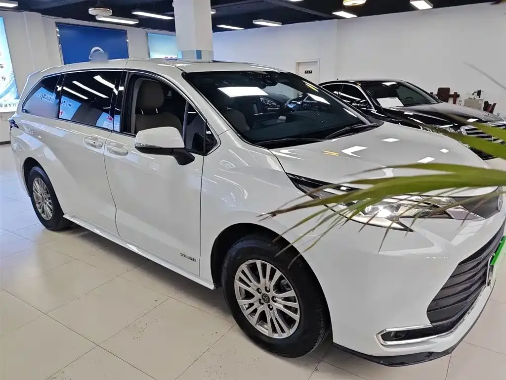 Toyota Sienna 2023 из CN, фото 8
