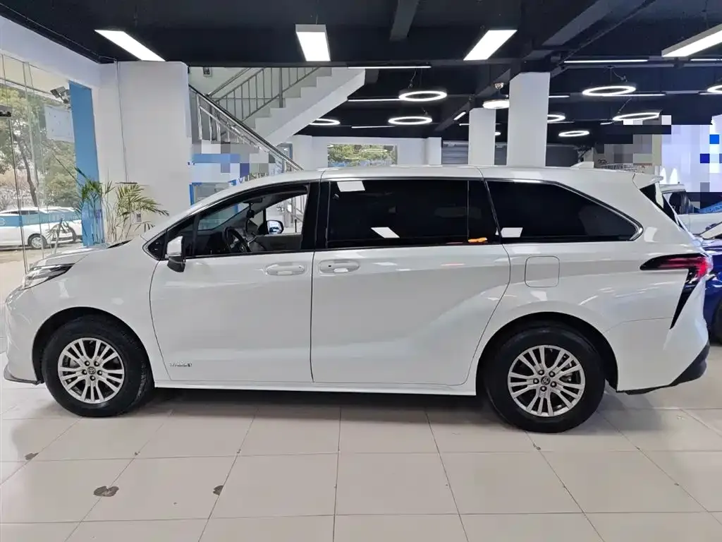 Toyota Sienna 2023 из CN, фото 3