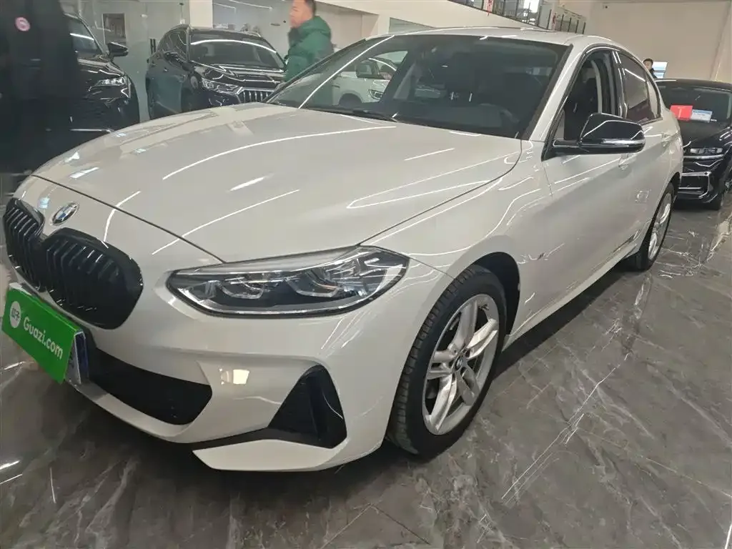 BMW 1 Series 2023 из CN, фото 1