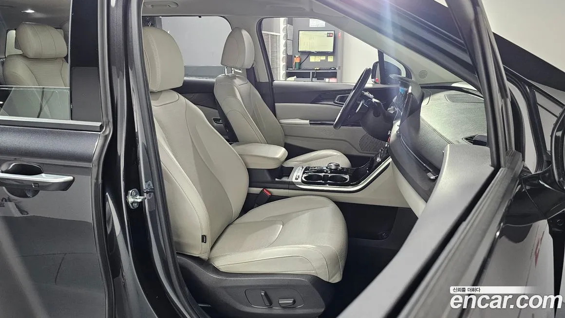 Kia Carnival — фото 10