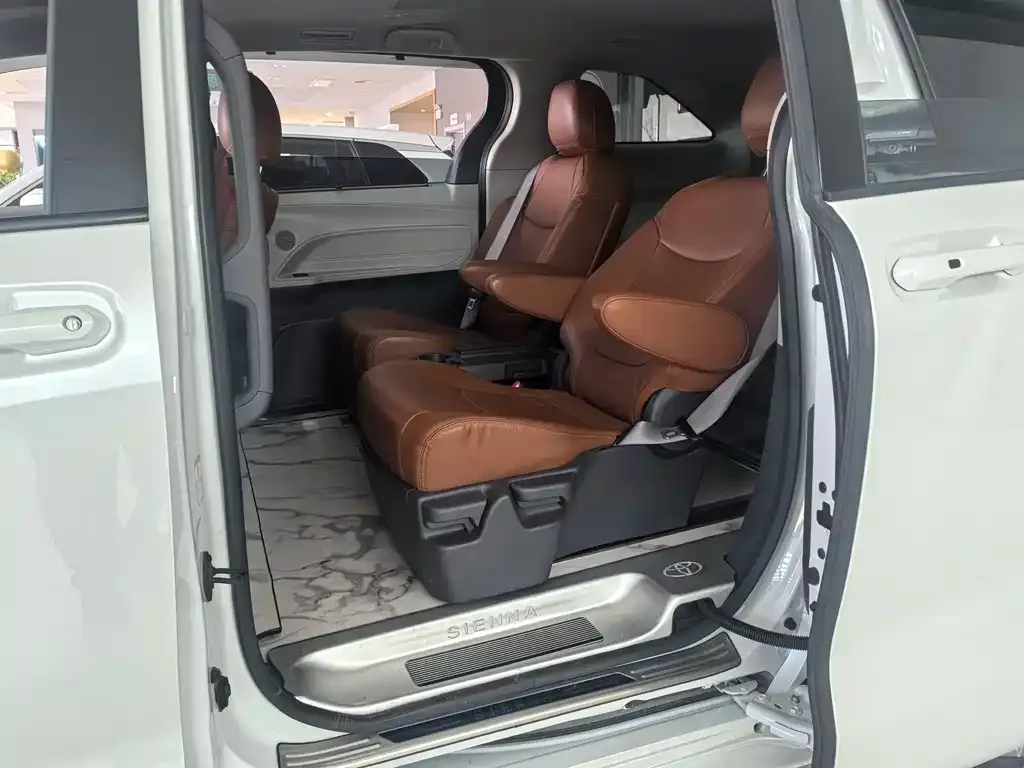 Toyota Sienna 2023 из CN, фото 5