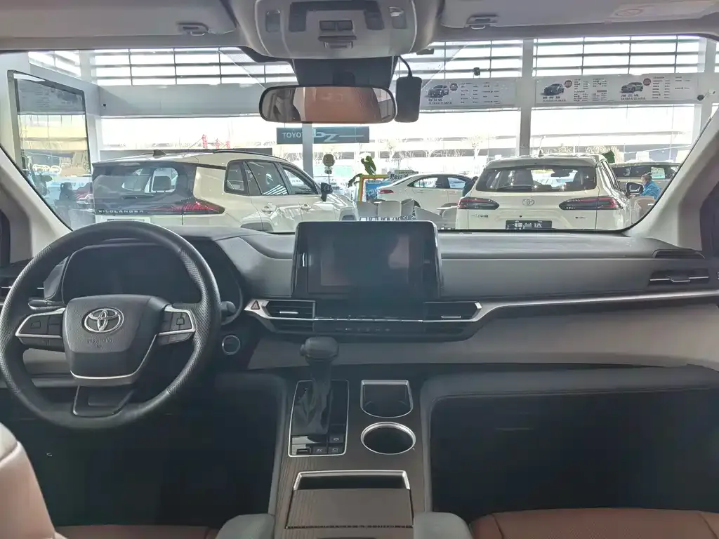 Toyota Sienna 2023 из CN, фото 3