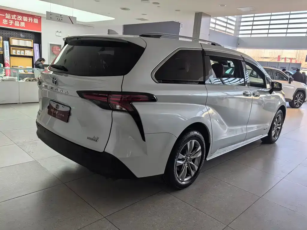 Toyota Sienna 2023 из CN, фото 8