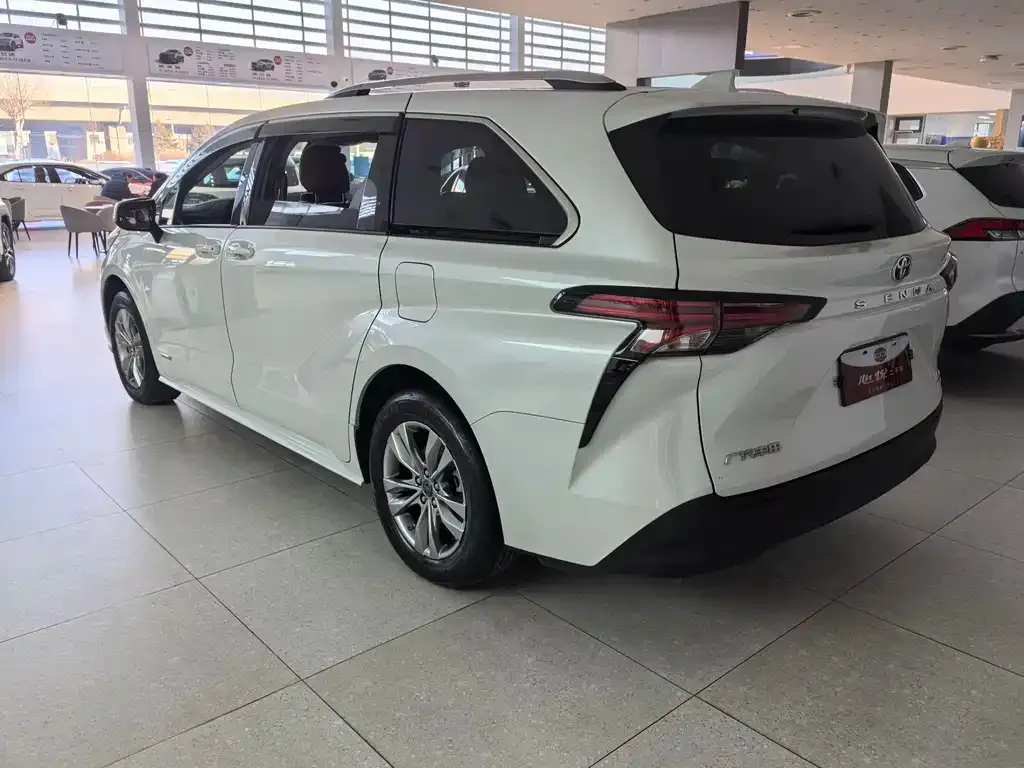 Toyota Sienna 2023 из CN, фото 6