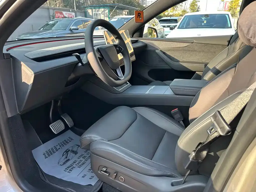 Tesla Model Y L — фото 6
