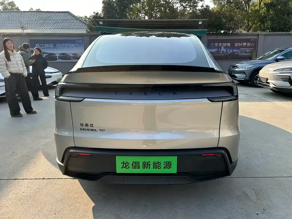 Tesla Model Y L — фото 4