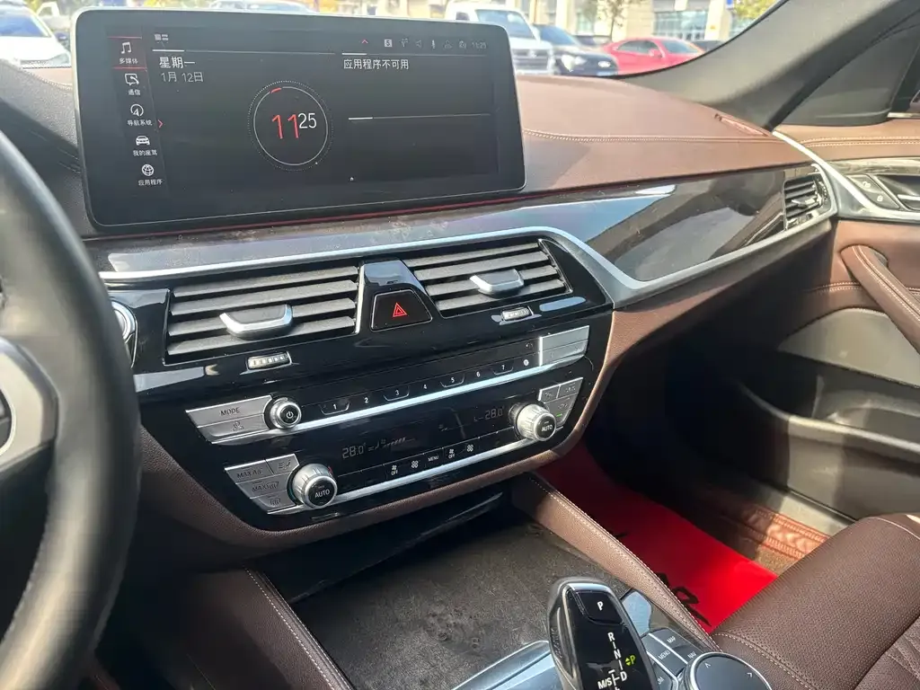 BMW 5 Series 2022 из CN, фото 9