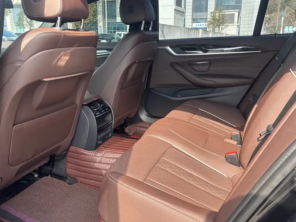 BMW 5 Series 2022 из CN, фото 3