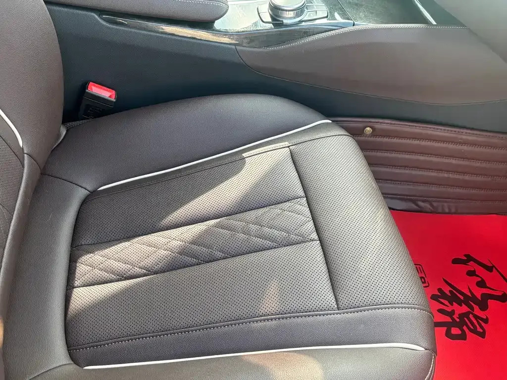 BMW 5 Series 2022 из CN, фото 8