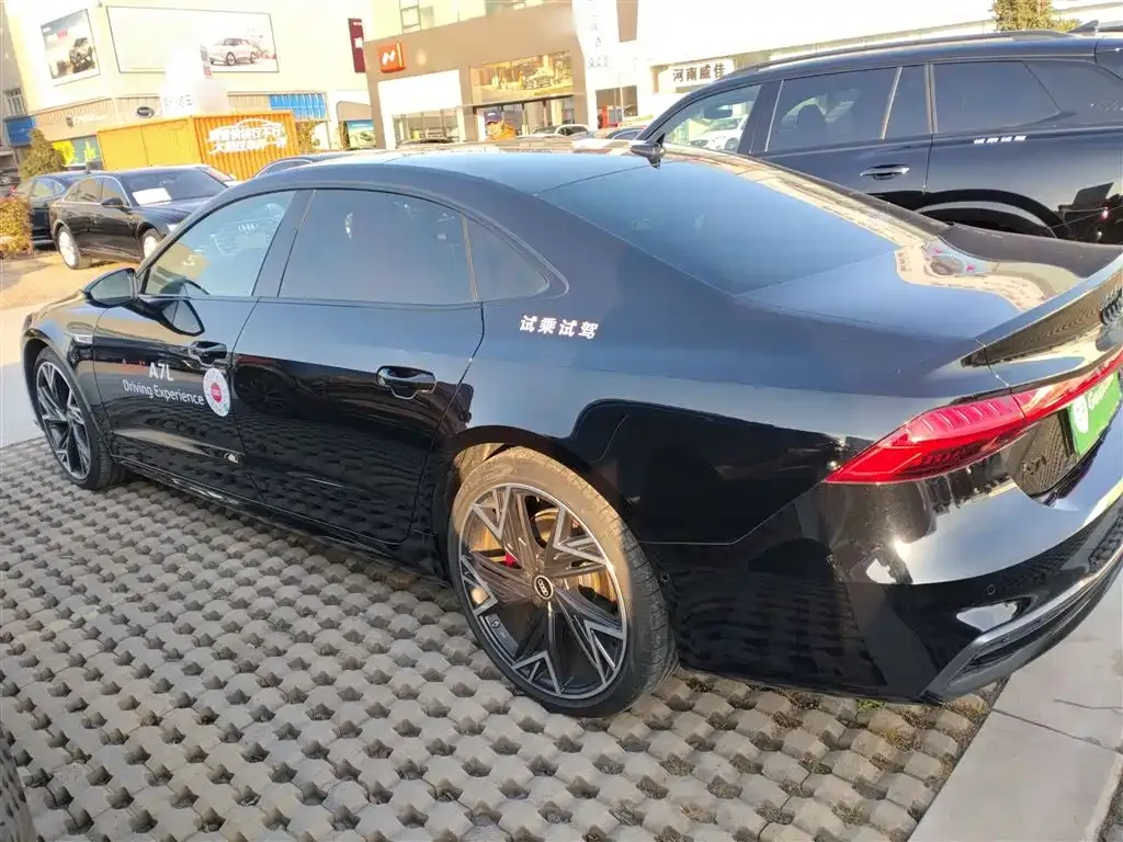 Audi A7L 2024 из CN, фото 5