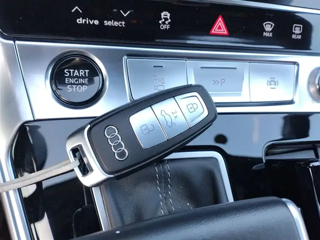 Audi A7L 2024 из CN, фото 9