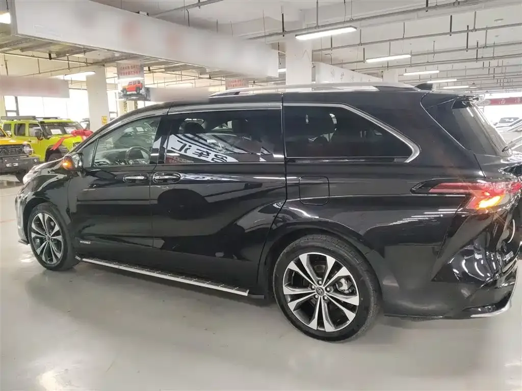 Toyota Granvia 2023 из CN, фото 2
