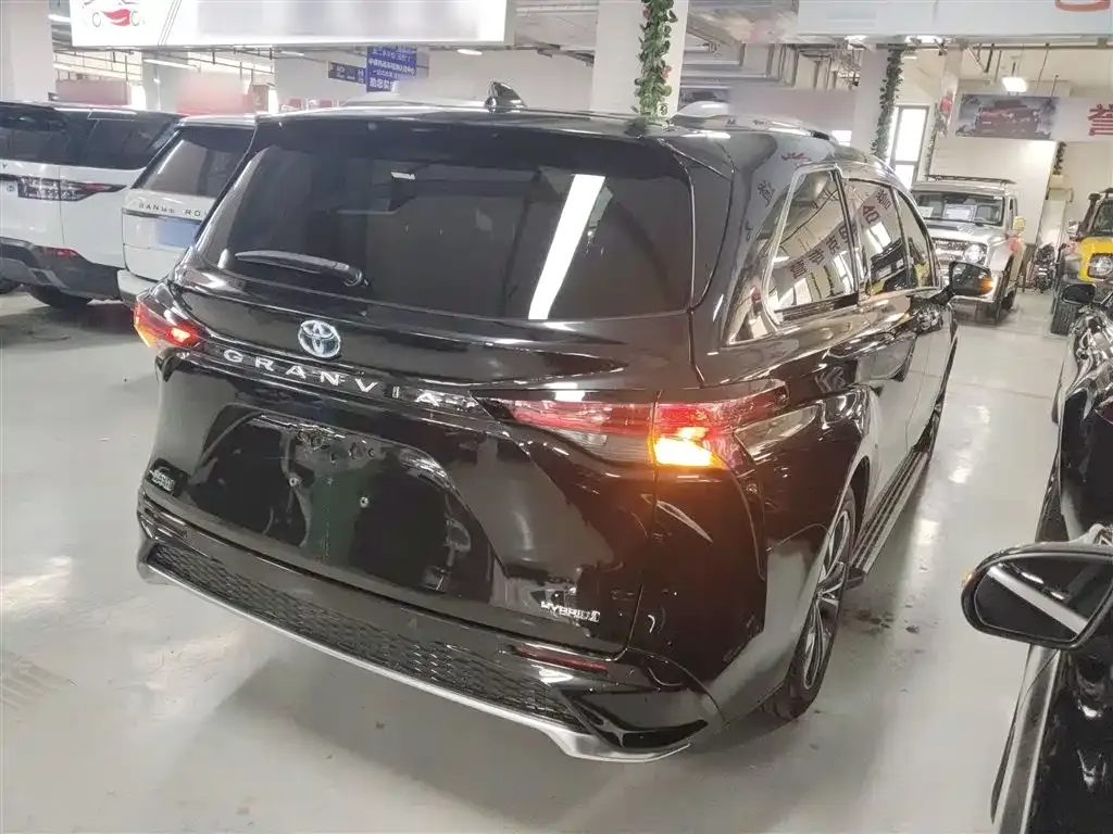 Toyota Granvia 2023 из CN, фото 8