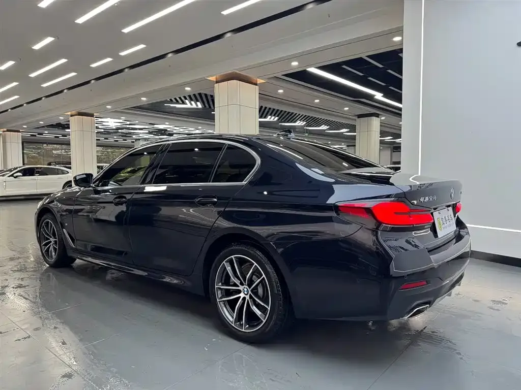 BMW 5 Series — фото 4