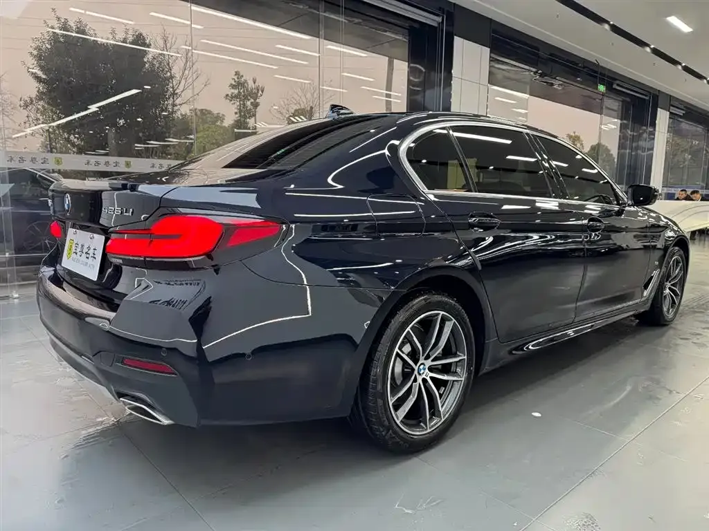 BMW 5 Series — фото 9