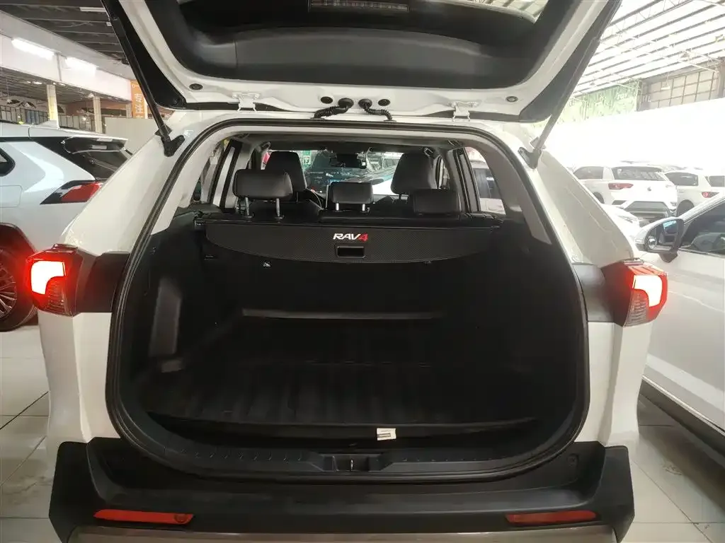 Toyota RAV4 2021 из CN, фото 9