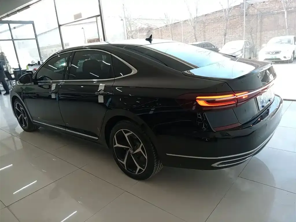 Volkswagen Passat — фото 10