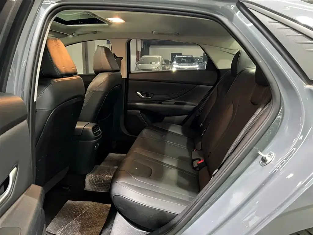 Hyundai Elantra 2023 из CN, фото 9