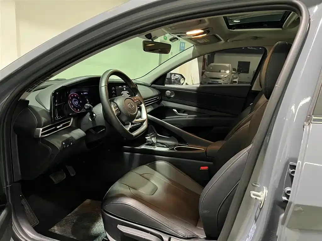 Hyundai Elantra 2023 из CN, фото 10