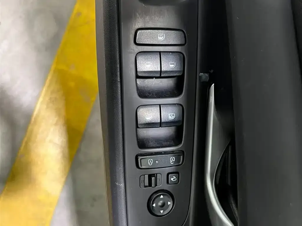 Hyundai Elantra 2023 из CN, фото 3