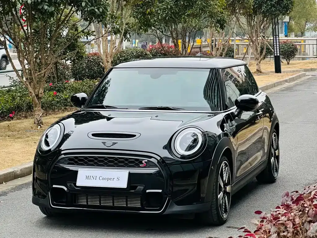 MINI Cooper (3-door) 2024 из CN, фото 1