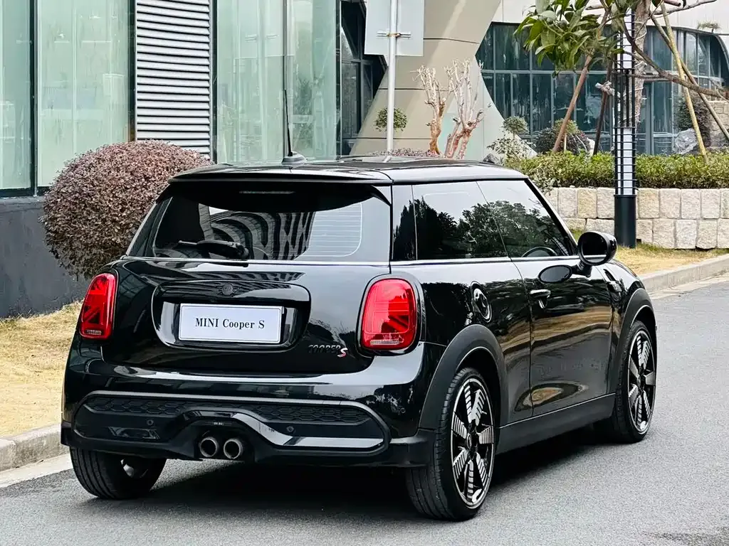 MINI Cooper (3-door) 2024 из CN, фото 2