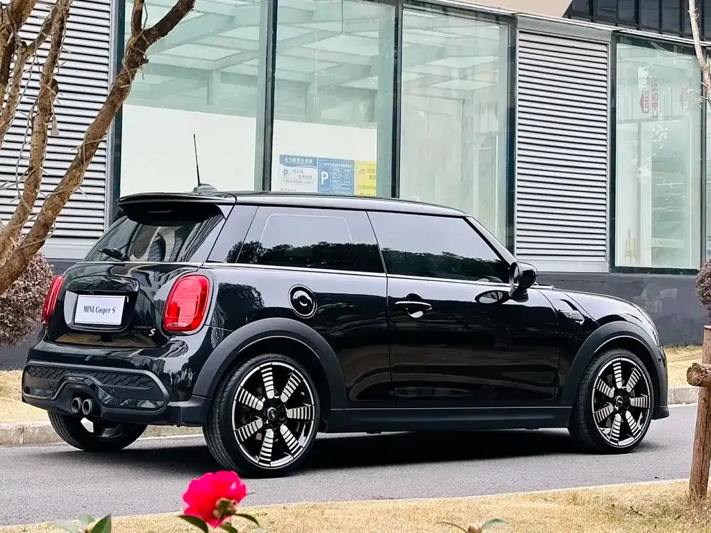MINI Cooper (3-door) 2024 из CN, фото 3