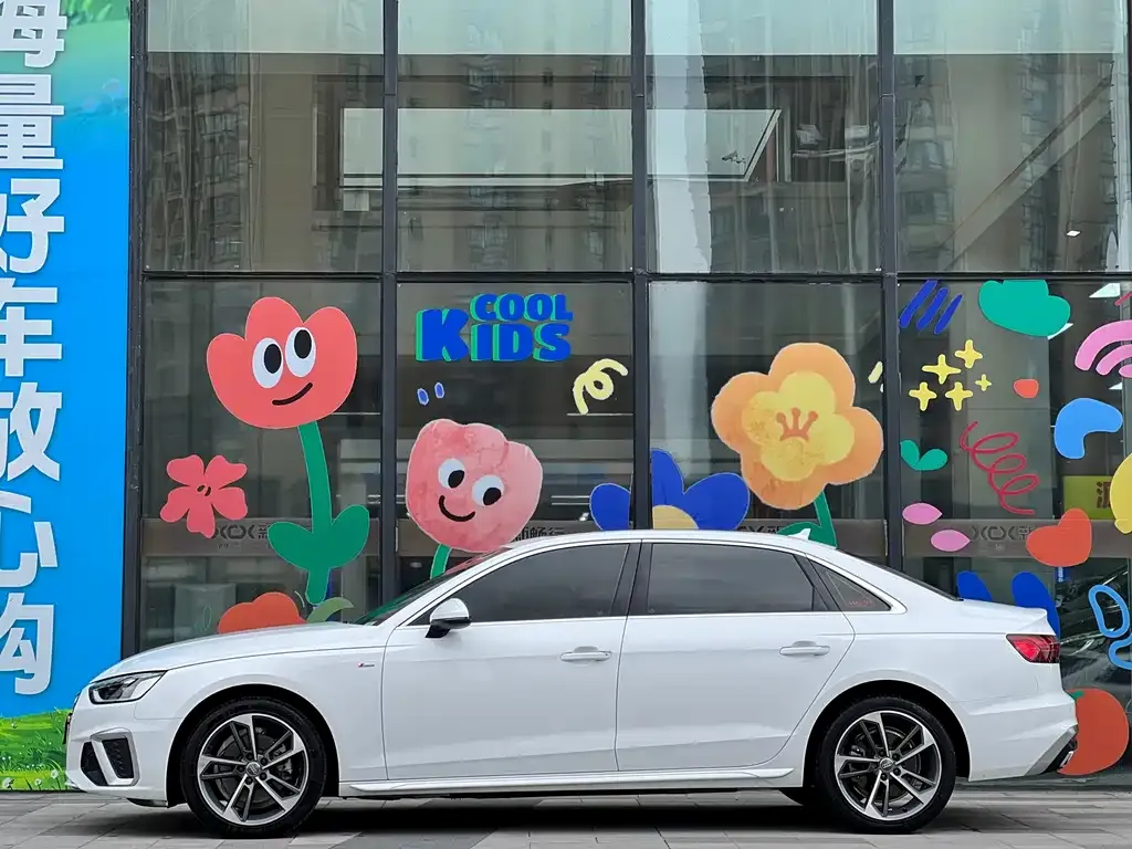 Audi A4L 2021 из CN, фото 7