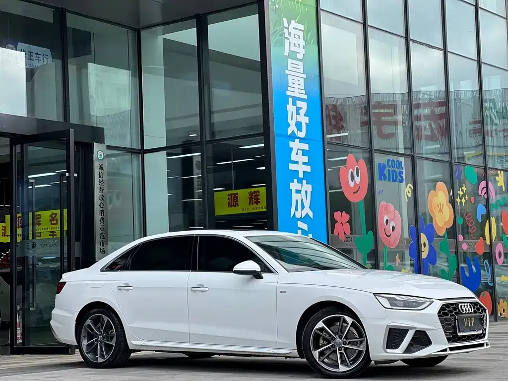 Audi A4L 2021 из CN, фото 4