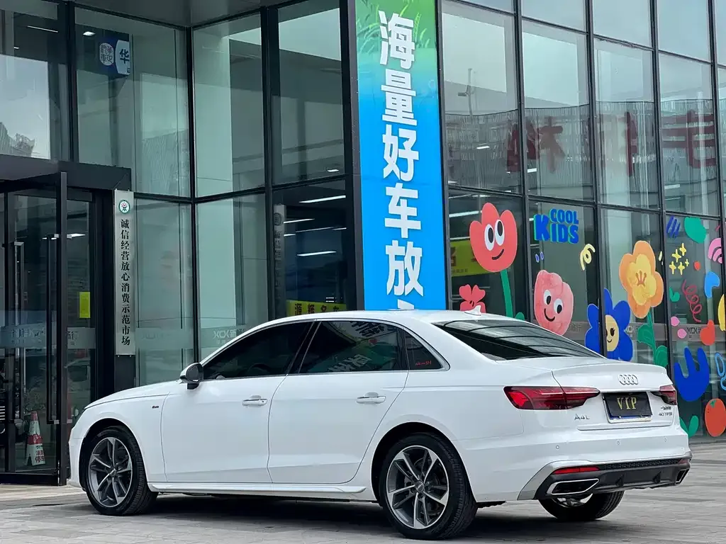 Audi A4L 2021 из CN, фото 6