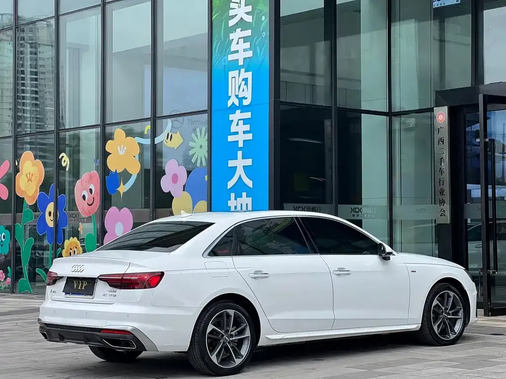 Audi A4L 2021 из CN, фото 5