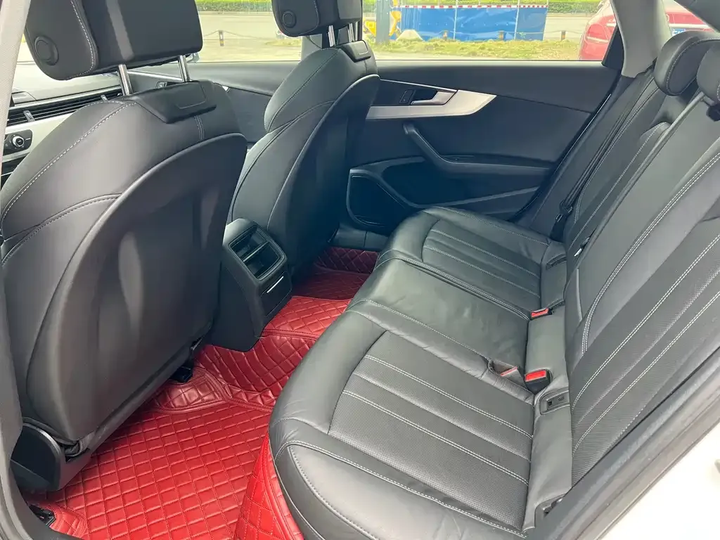 Audi A4L 2021 из CN, фото 8