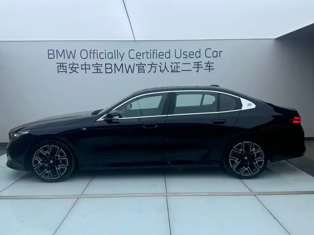 BMW 5 Series 2025 из CN, фото 7